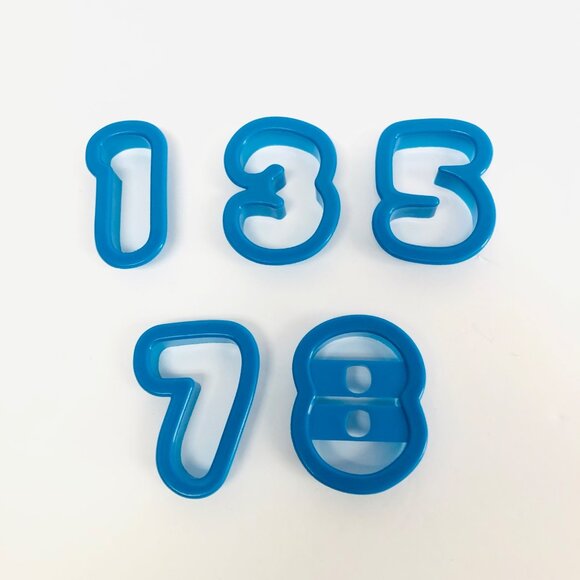 Lot of 79 Plastic Cookie Cutters Halloween Christmas Easter Vehicles Letters ++ - Picture 11 of 14